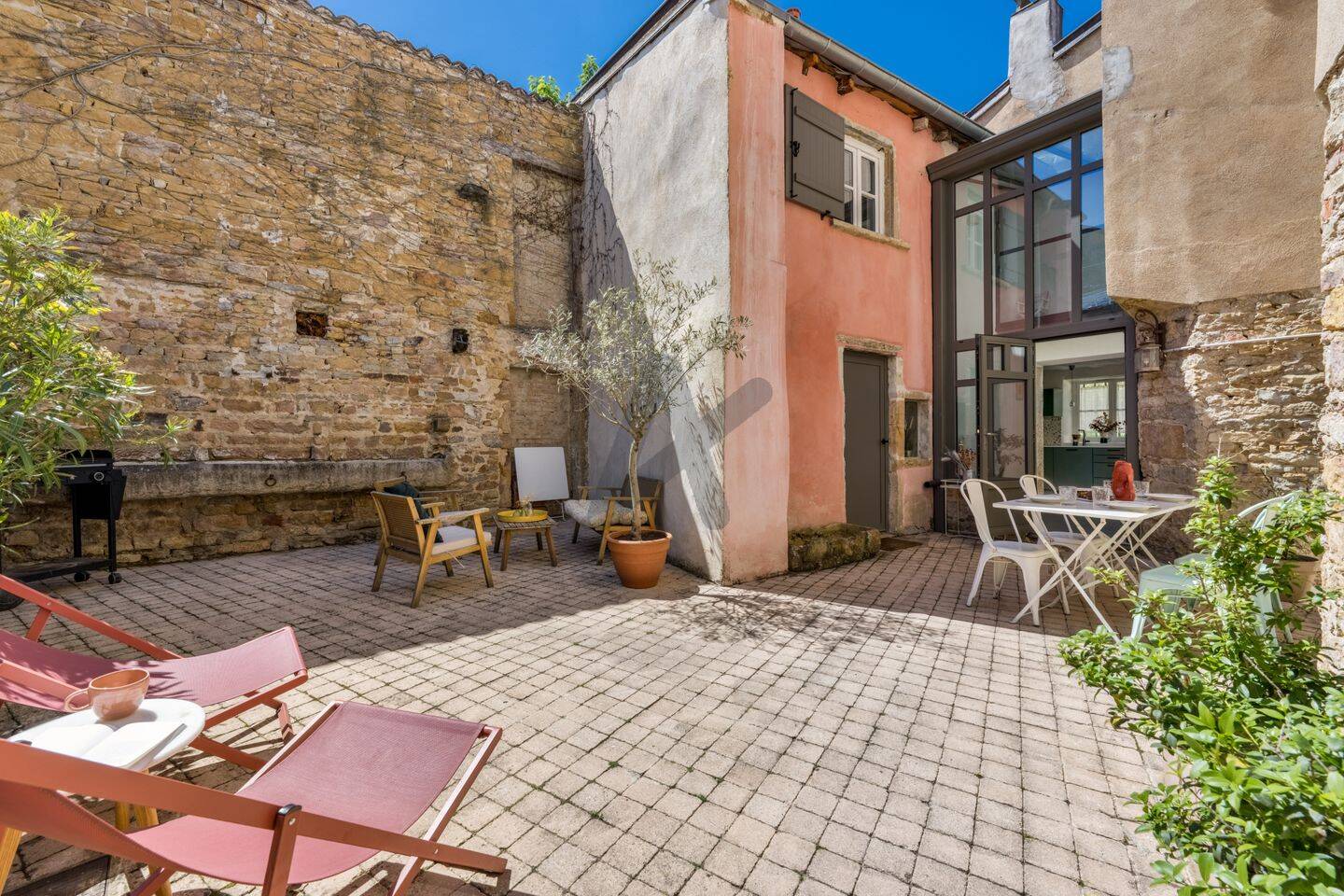 Maison 6 pièces 180 m² · à Saint-Cyr-au-Mont-d'Or · 180 m² · 734 000 €