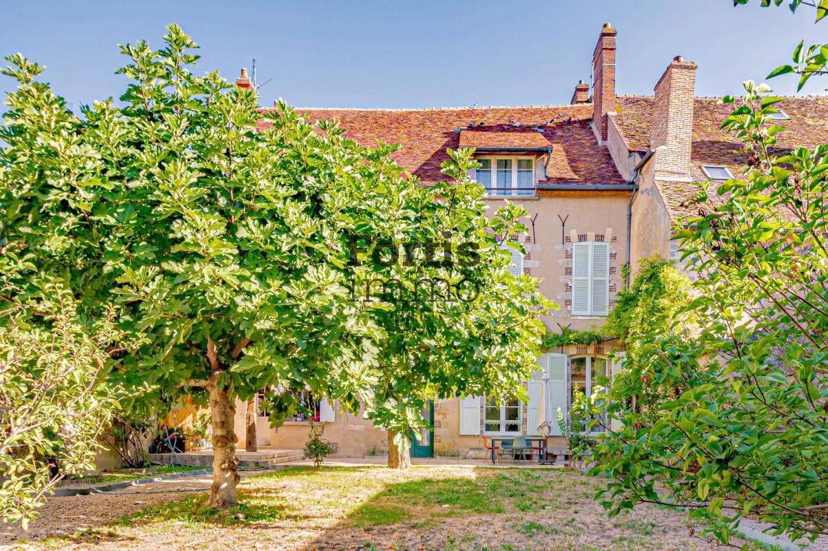 Maison 10 pièces 375 m² · à Villeneuve-sur-Yonne · 375 m² · 649 000 €