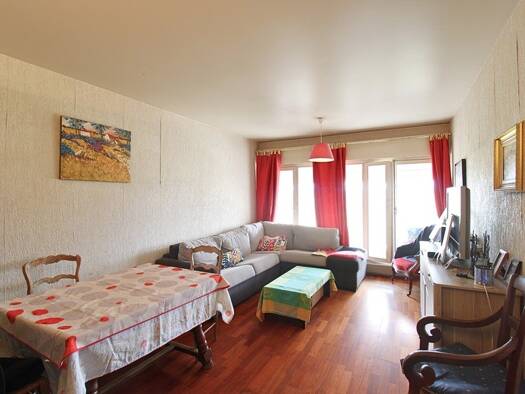 Appartement à vendre 240 000 € 3 pièces 2 chambres 68 m² Étage 1/3 Cergy 95000