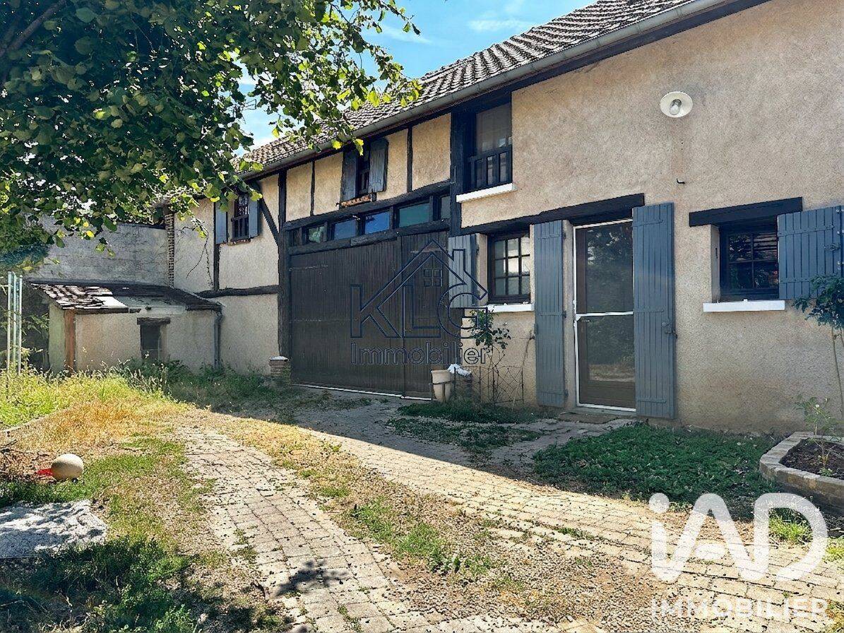 Maison 5 pièces 124 m² · à Soulaires · 124 m² · 220 000 €