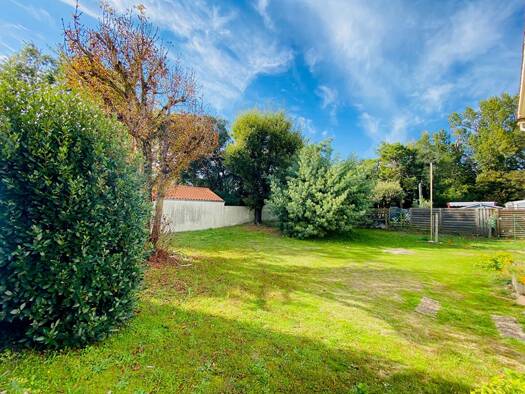 Terrain à vendre 79 900 € 380 m² de terrain Centre Ville Saint-Hilaire-de-Riez 85270