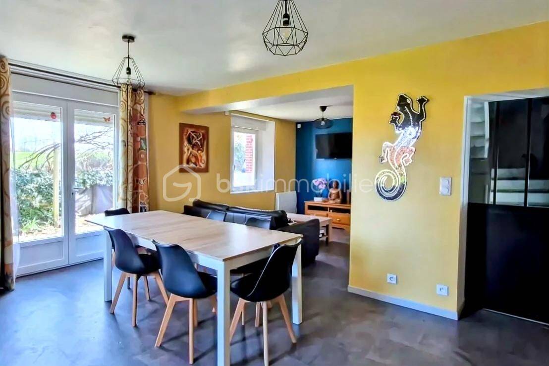 Maison 5 pièces 112 m² · à Étrelles · 112 m² · 230 000 €