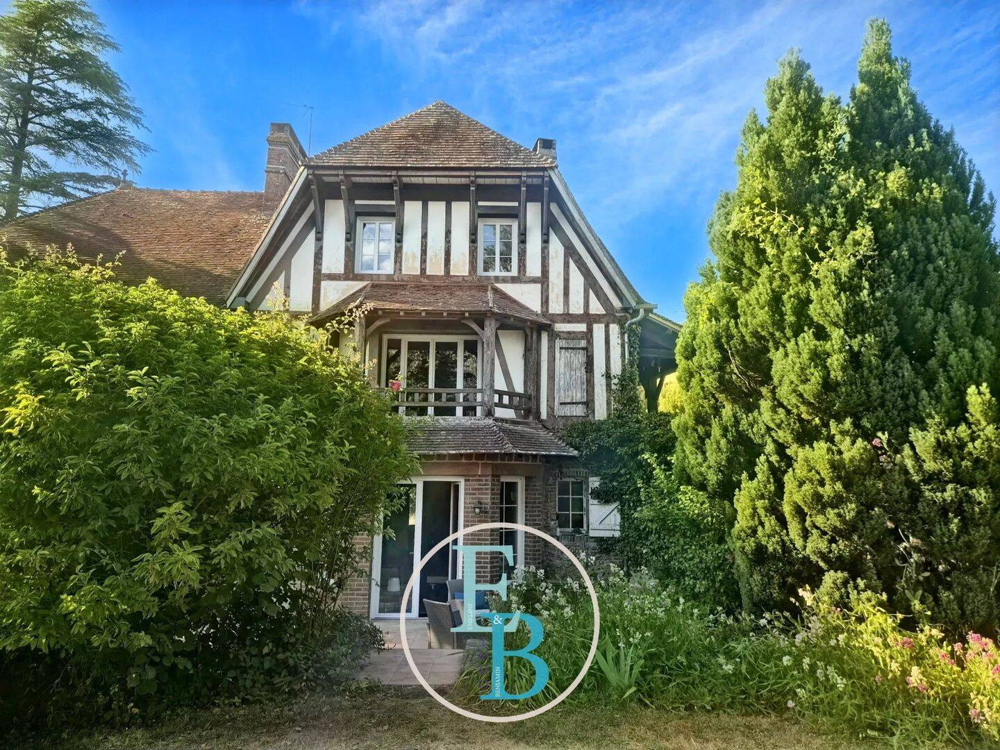 Maison 12 pièces 347 m² · à L'Aigle · 347 m² · 475 000 €