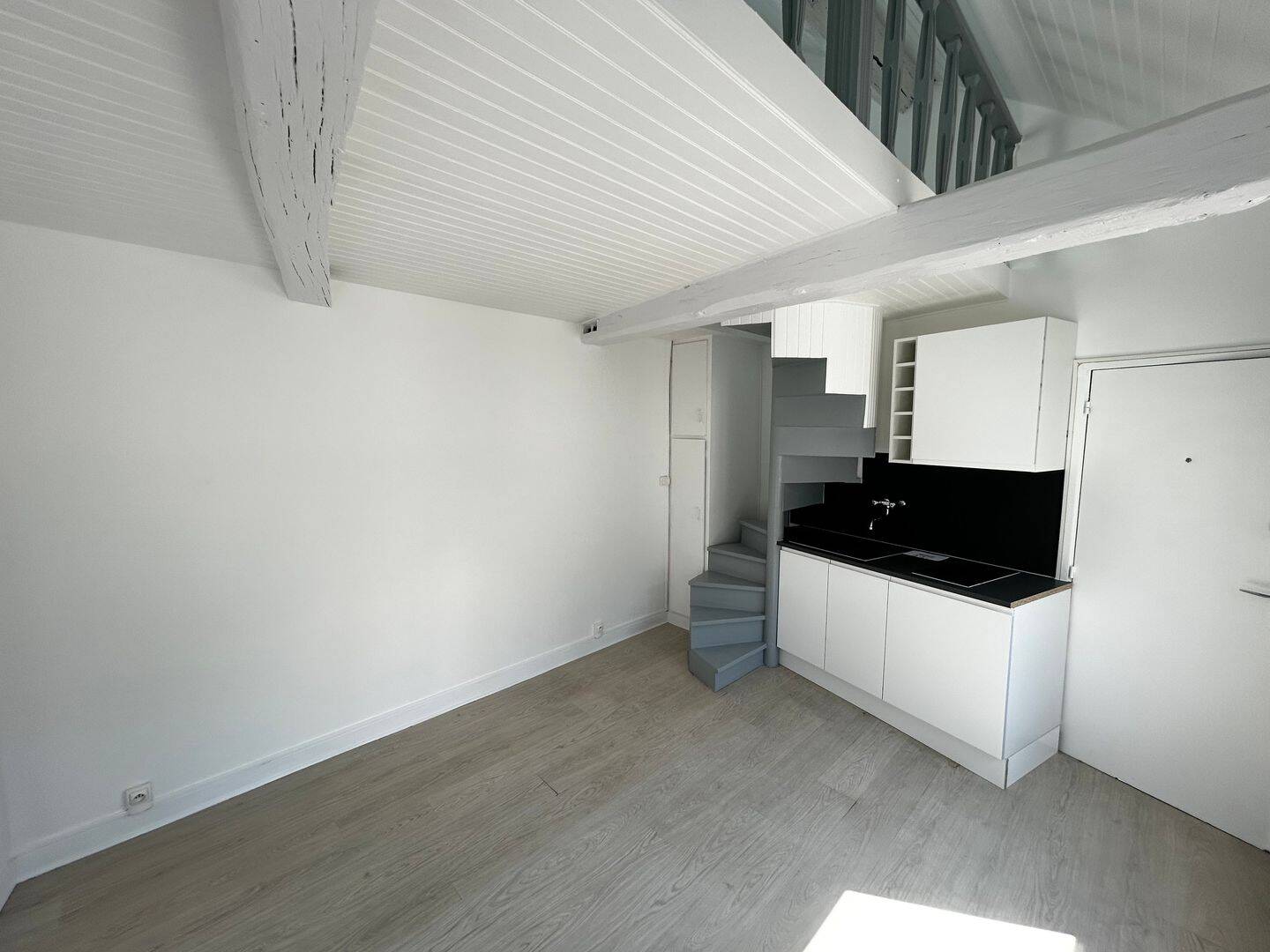 Appartement 1 pièce 19 m² · à Paris 9ème Arrondissement · 19 m² · 910 €