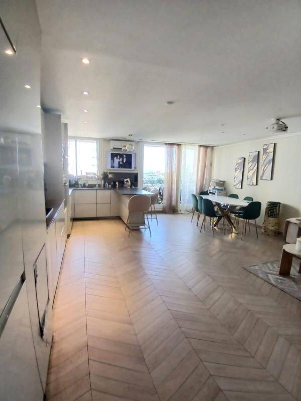 Appartement 5 pièces 114 m² · à Les Lilas · 114,1 m² · 2 744 €