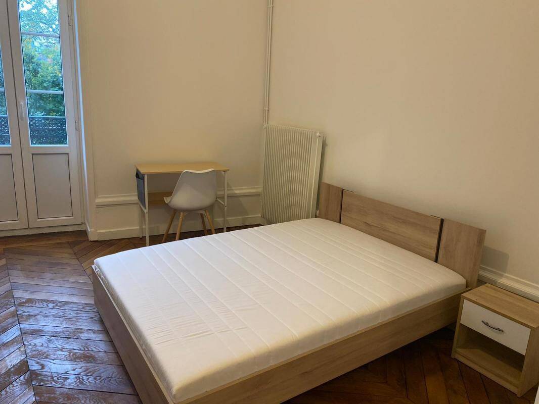 1 pièce 73 m² · à Caluire-Et-Cuire · 73 m² · 500 €