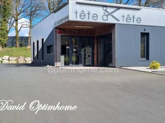 Local commercial à louer 1 500 € 97 m² de surface de vente Rostrenen 22110