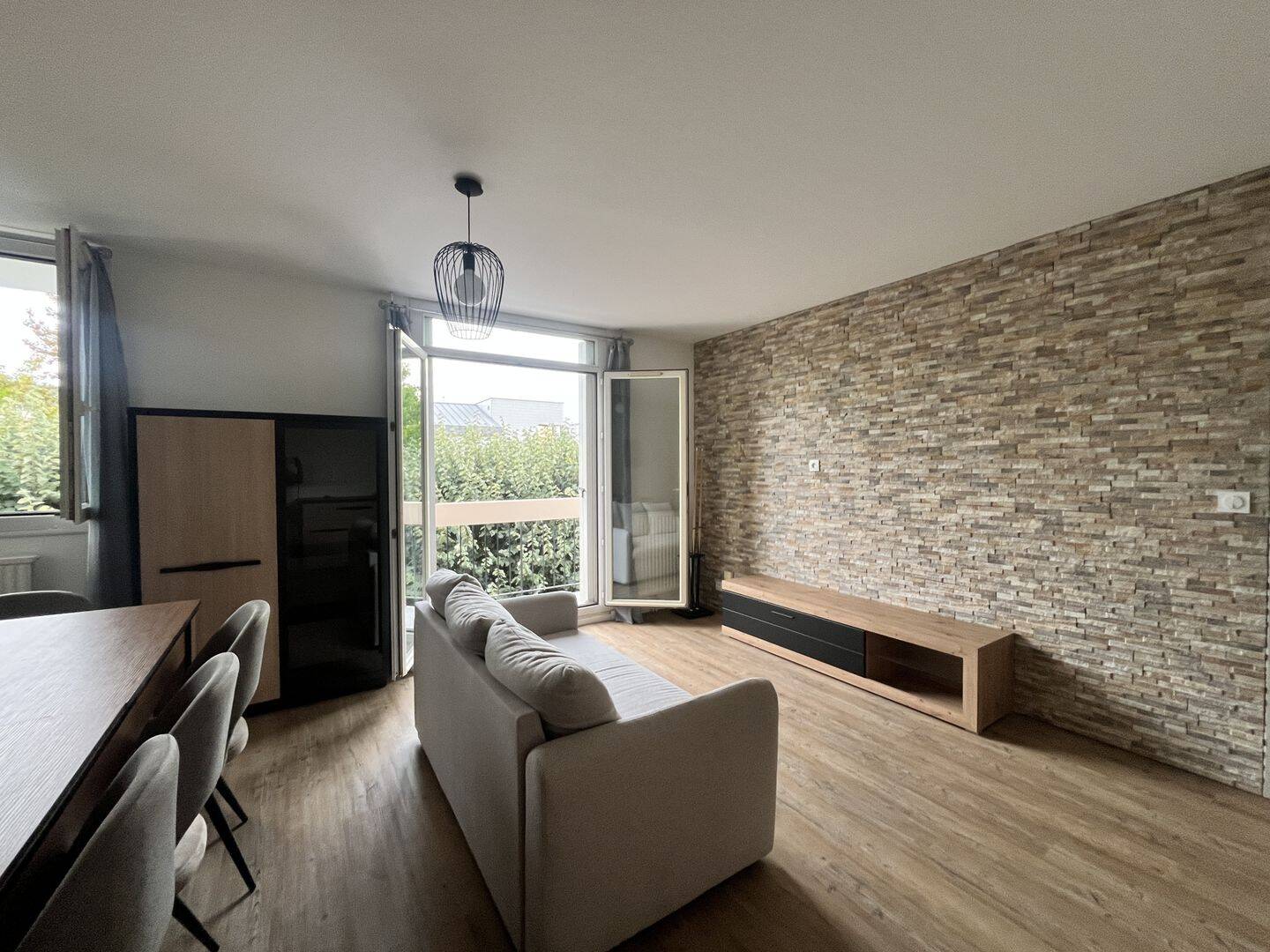 Appartement 4 pièces 83 m² · à Pau · 83,2 m² · 980 €/mois
