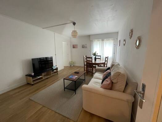 Appartement à louer 600 € 4 pièces 3 chambres 10 m² RDC/4 Langevin Saint-Cyr-l'École 78210