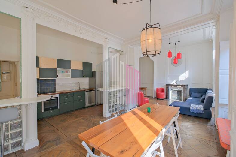 Appartement à louer 2 052 € 5 pièces 3 chambres 116 m² 3ème étage Centre Rennes 35000
