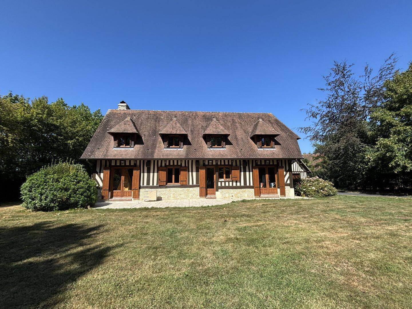 Maison 6 pièces 122 m² · à Pont-l'Évêque · 122 m² · 680 000 €