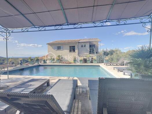 Maison à vendre 1 875 000 € 8 pièces 3 chambres 176 m² 663 m² de terrain Ménerbes 84560