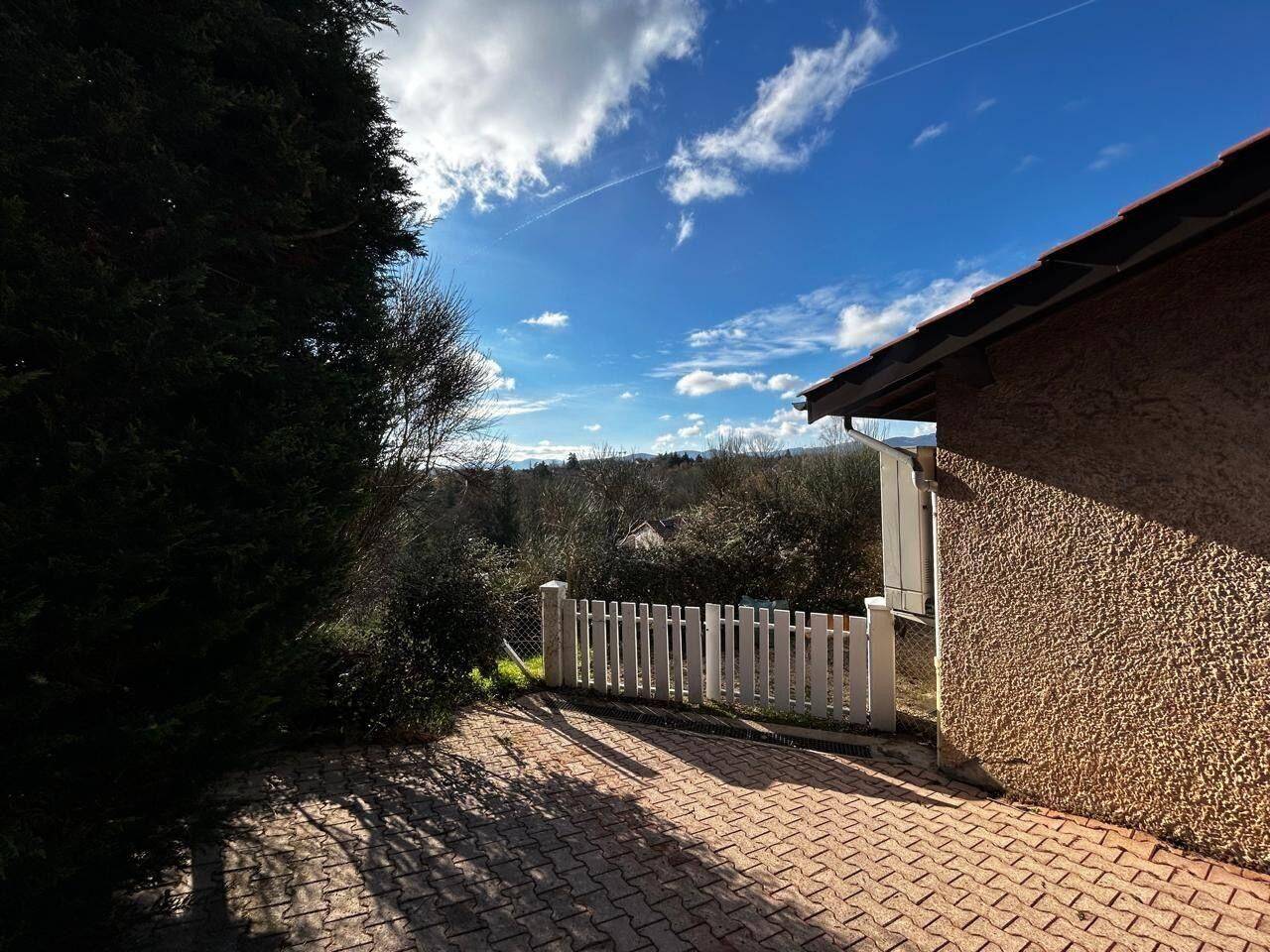Maison 4 pièces 95 m² · à Saint-Genis-les-Ollières · 95 m² · 1 492 €