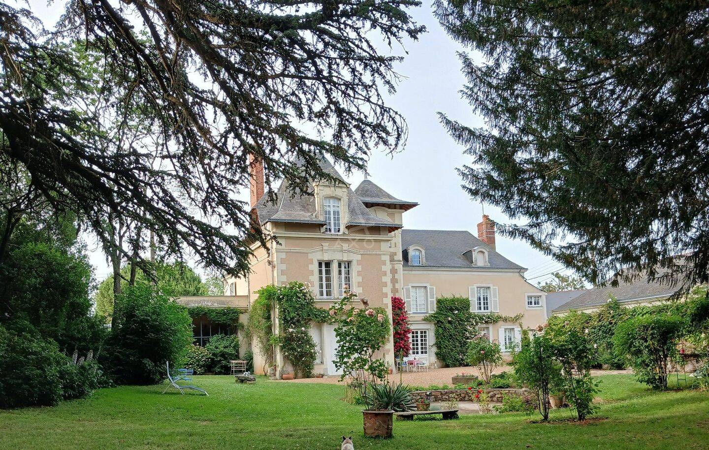 Maison 12 pièces 360 m² · à Les Hauts-d'Anjou · 360 m² · 550 000 €