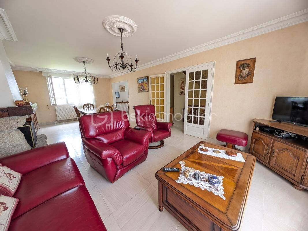 Maison 6 pièces 112 m² · à Liffré · 111,6 m² · 348 500 €