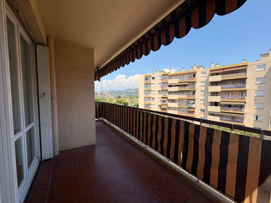 Appartement 3 pièces 71 m² · à Saint-Laurent-du-Var · 70,6 m² · 1 140 €