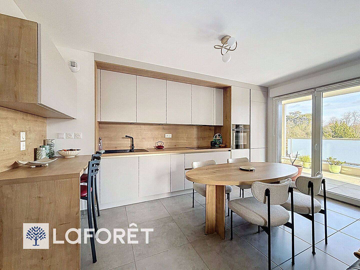 Appartement 3 pièces 66 m² · à Champagne-au-Mont-d'Or · 66 m² · 1 320 €