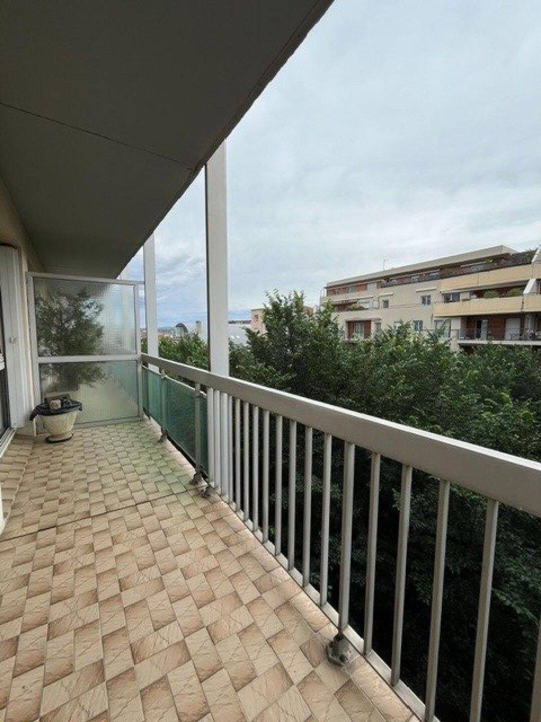 Appartement 4 pièces 79 m² · à Saint-Étienne · 79 m² · 90 000 €