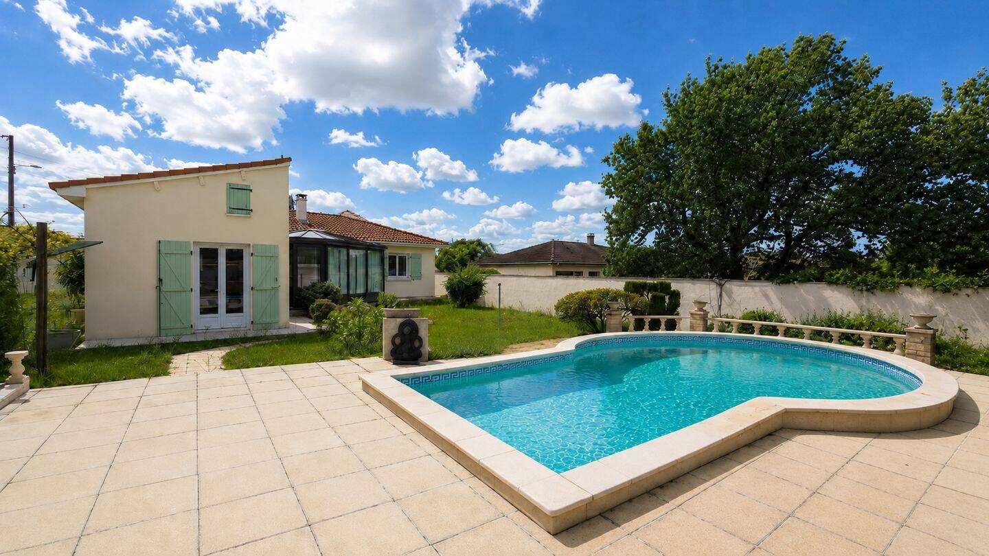 Maison 6 pièces 119 m² · à La Couronne · 119 m² · 220 000 €