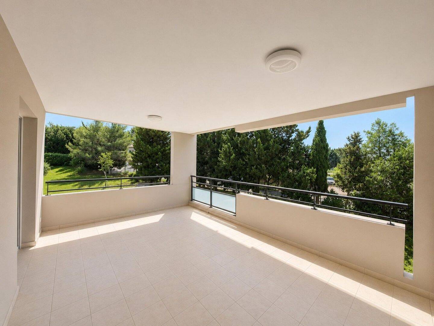 Appartement 3 pièces 92 m² · à Les Angles · 92 m² · 295 000 €
