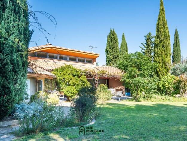 Villa à vendre 1 250 000 € 9 pièces 6 chambres 345 m² 3 800 m² de terrain Nord Uzès 30700