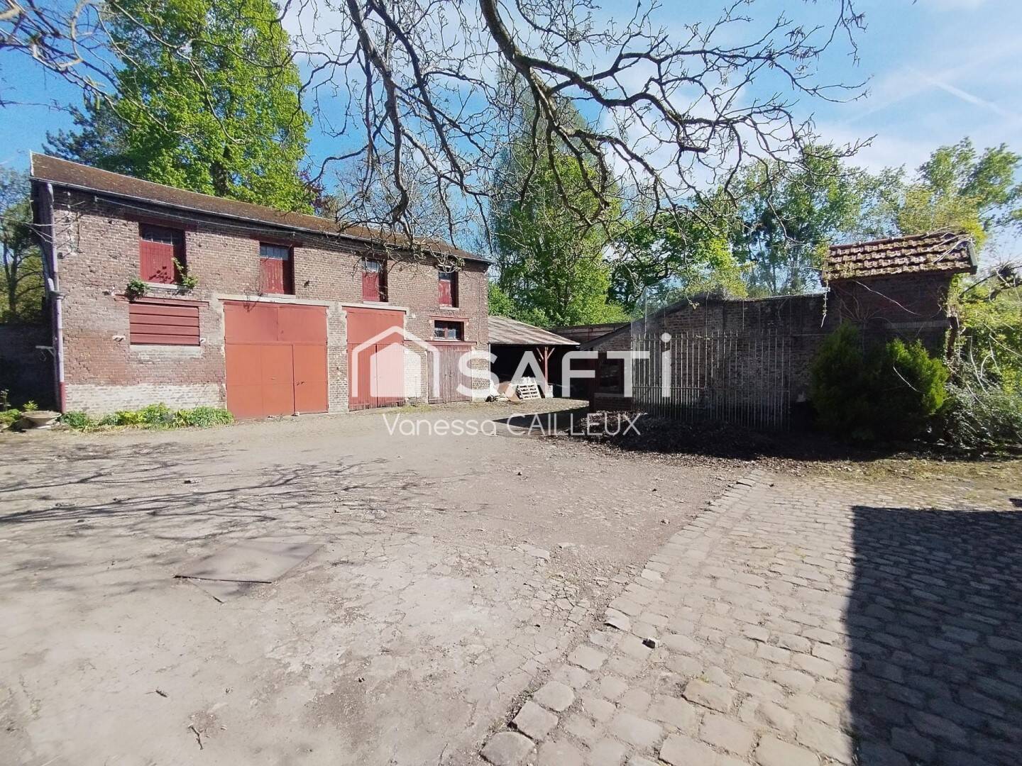 Maison 14 pièces 260 m² · à La Fère · 260 m² · 182 000 €