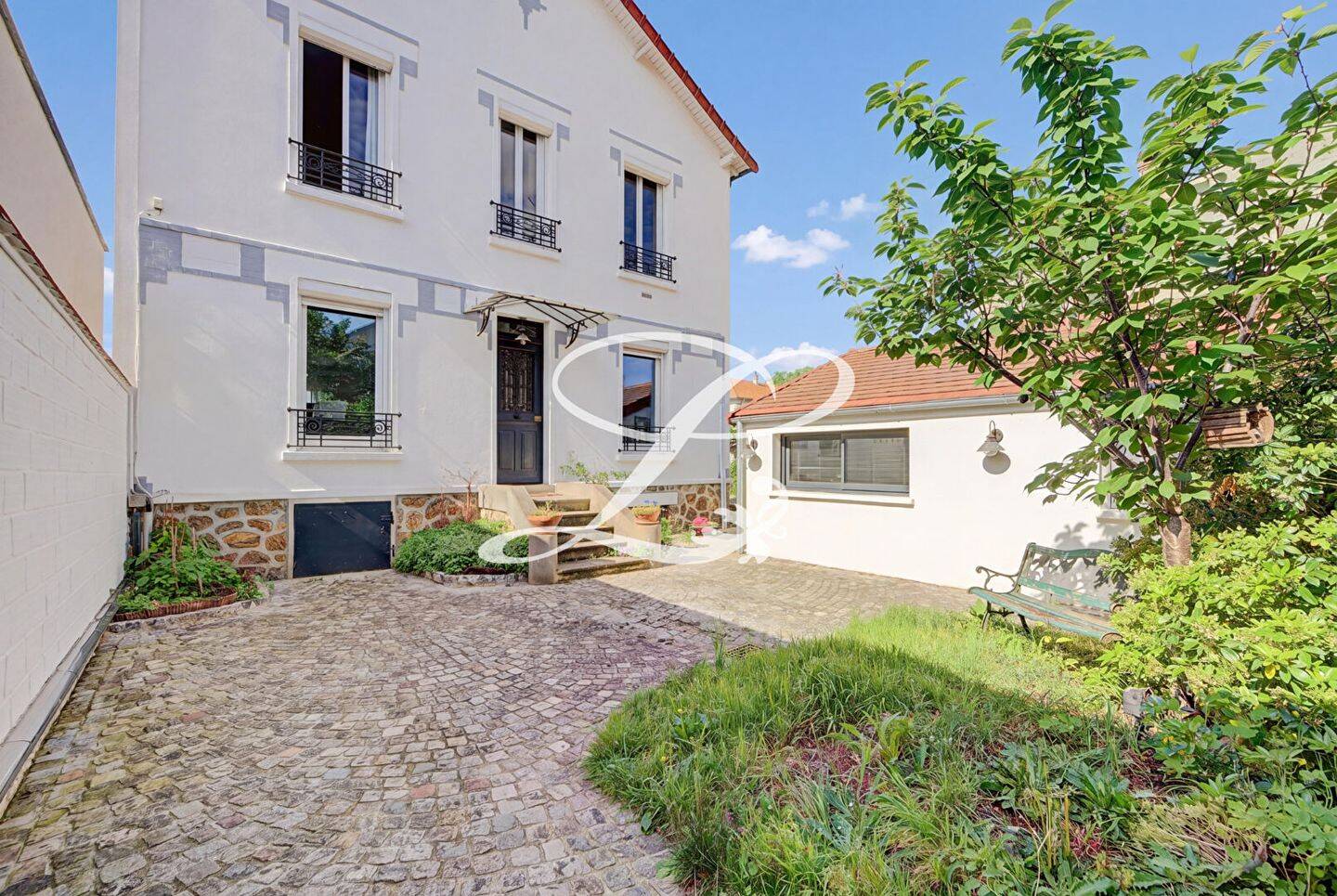 Maison 6 pièces 139 m² · à Le Mesnil-le-Roi · 138,8 m² · 998 000 €