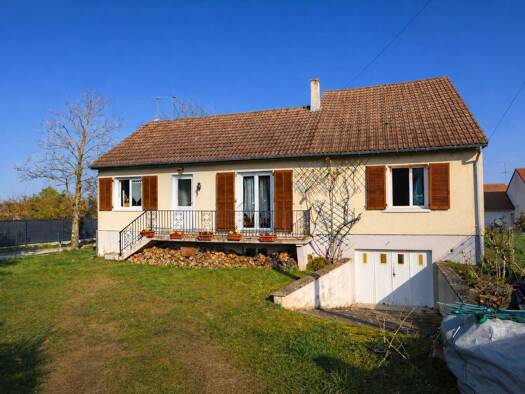 Maison à vendre 175 000 € 5 pièces 3 chambres 115 m² 1 277 m² de terrain Le Bourg Amilly 45200