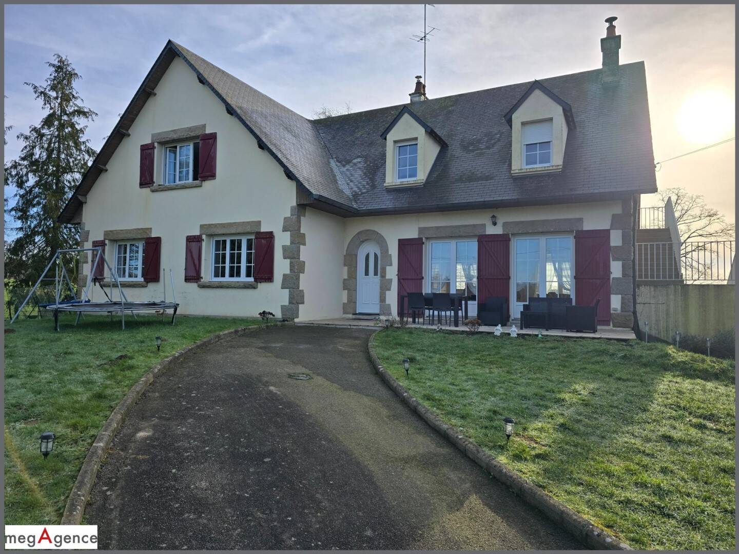 Maison 8 pièces 237 m² · à Fougères · 237 m² · 295 000 €