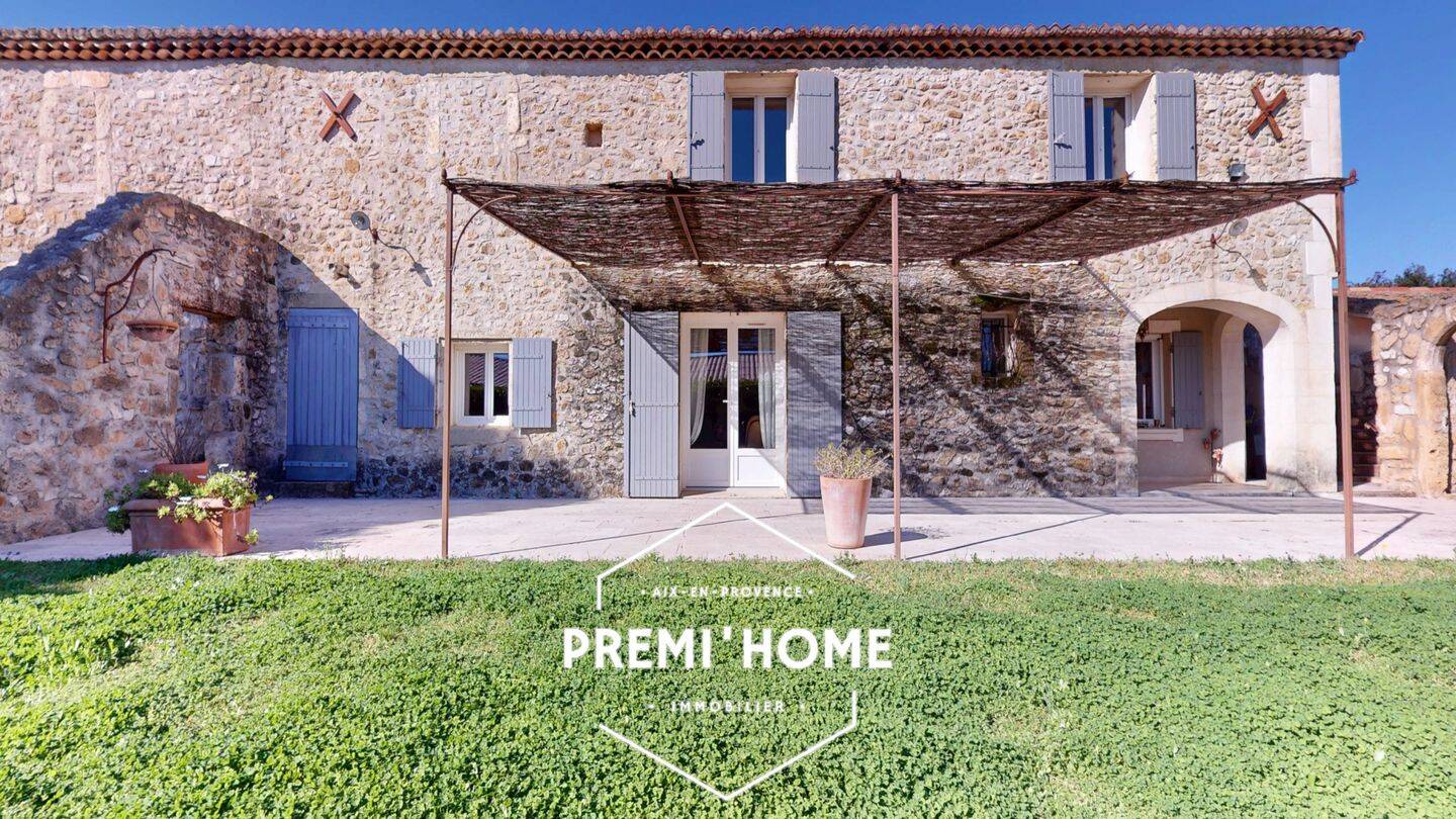 Maison 8 pièces 270 m² · à Aureille · 270 m² · 768 000 €
