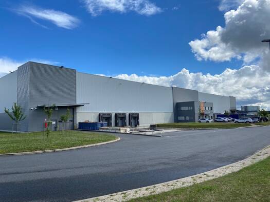 Entrepôt à louer 34 167 € 7 897 m² d'espace de stockage Montbeugny 03340