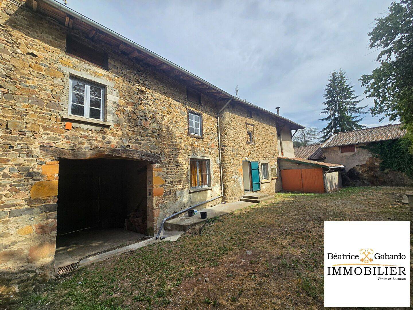 Maison 6 pièces 183 m² · à Chamelet · 183 m² · 164 000 €