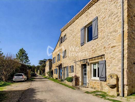 Maison à vendre 400 000 € 7 pièces 3 chambres 150 m² 1 120 m² de terrain Charmes-sur-Rhône 07800