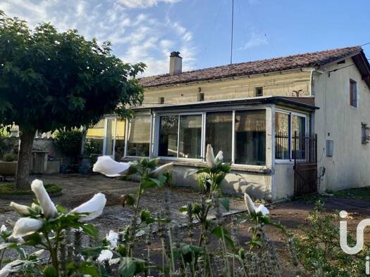 Maison à vendre 127 000 € 6 pièces 3 chambres 135 m² 3 153 m² de terrain Pouillac 17210