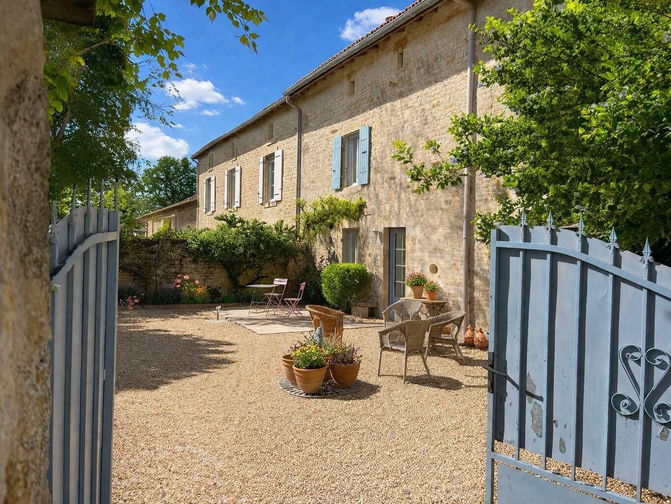 Maison 6 pièces 201 m² · à Melle · 201 m² · 199 000 €
