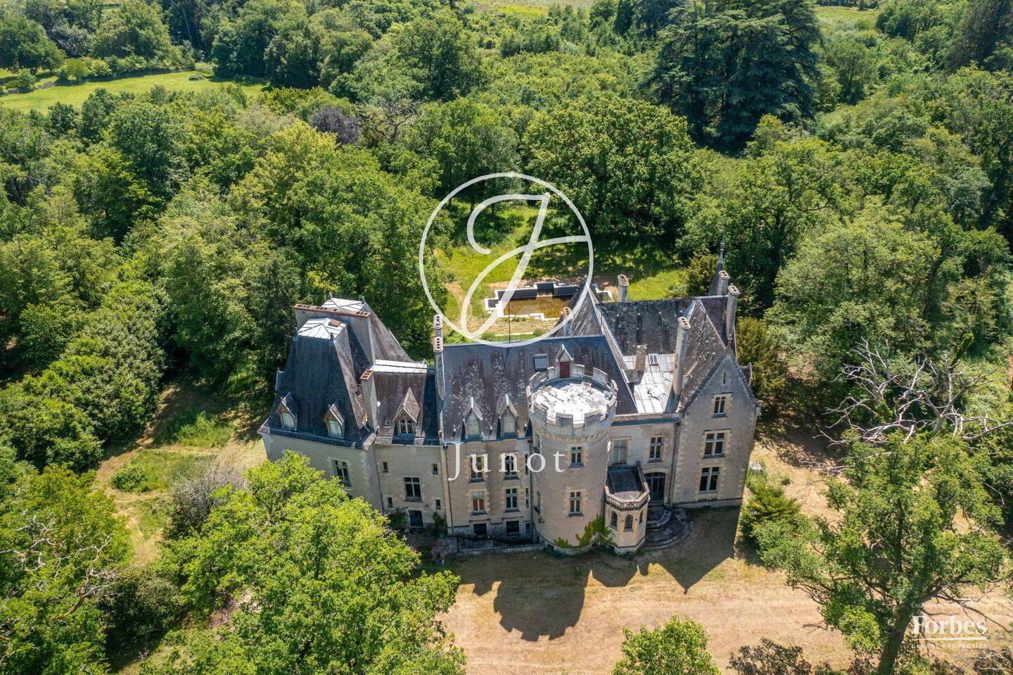 Maison 40 pièces 173 m² · à La Guerche-sur-l'Aubois · 173 m² · 1 190 000 €