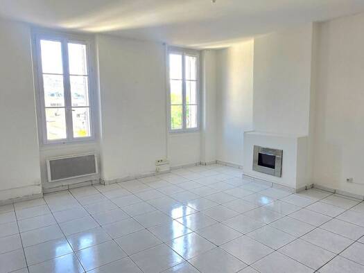 Appartement à vendre 120 000 € 3 pièces 2 chambres 70 m² Étage 3/3 Saint Henri Marseille 16ème arrondissement 13016