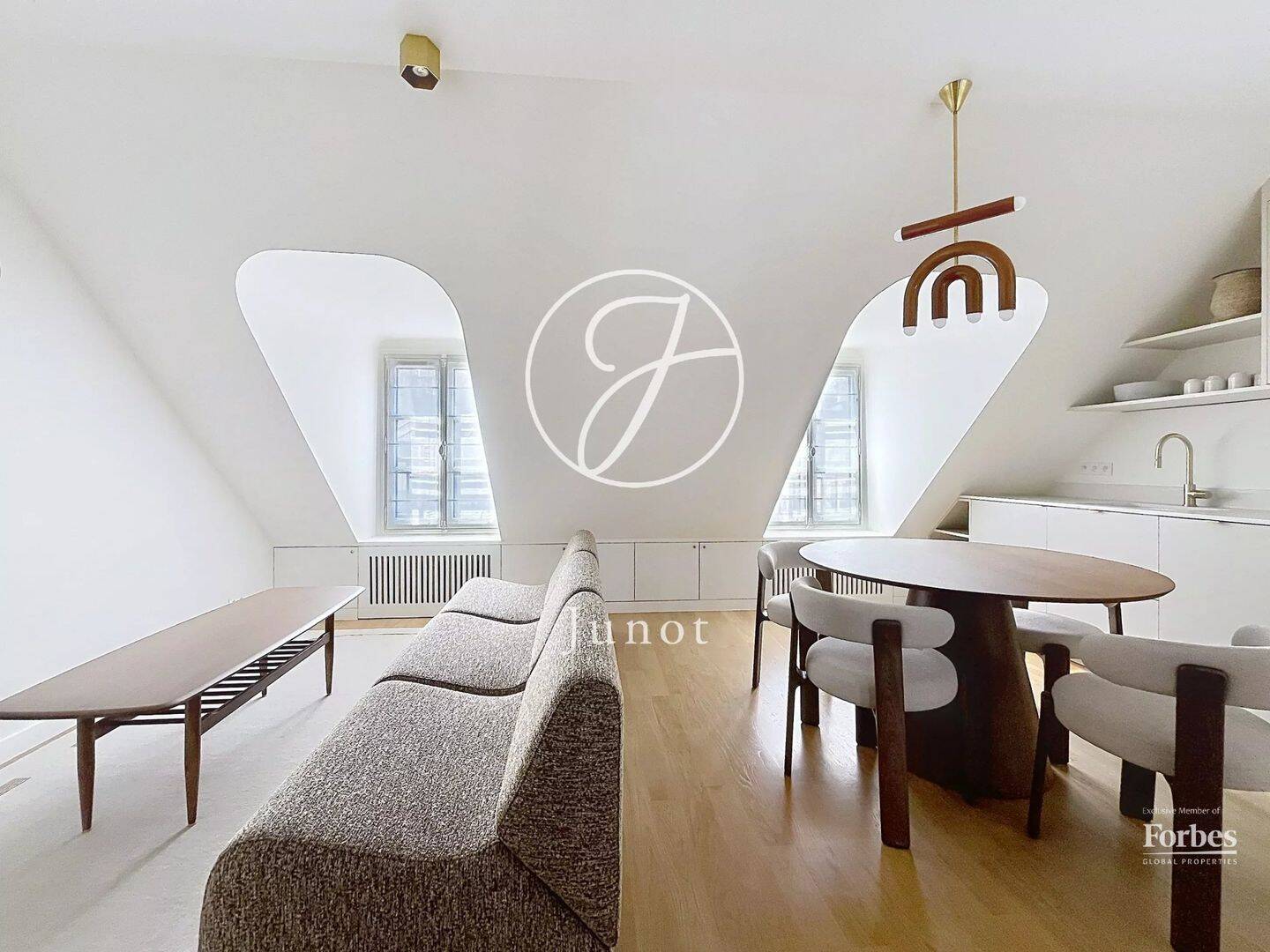 Appartement 2 pièces 33 m² · à Paris 18ème Arrondissement · 33,2 m² · 1 890 €/mois