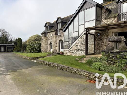 Villa à vendre 263 000 € 8 pièces 4 chambres 182 m² 3 300 m² de terrain Saint-Igeaux 22570