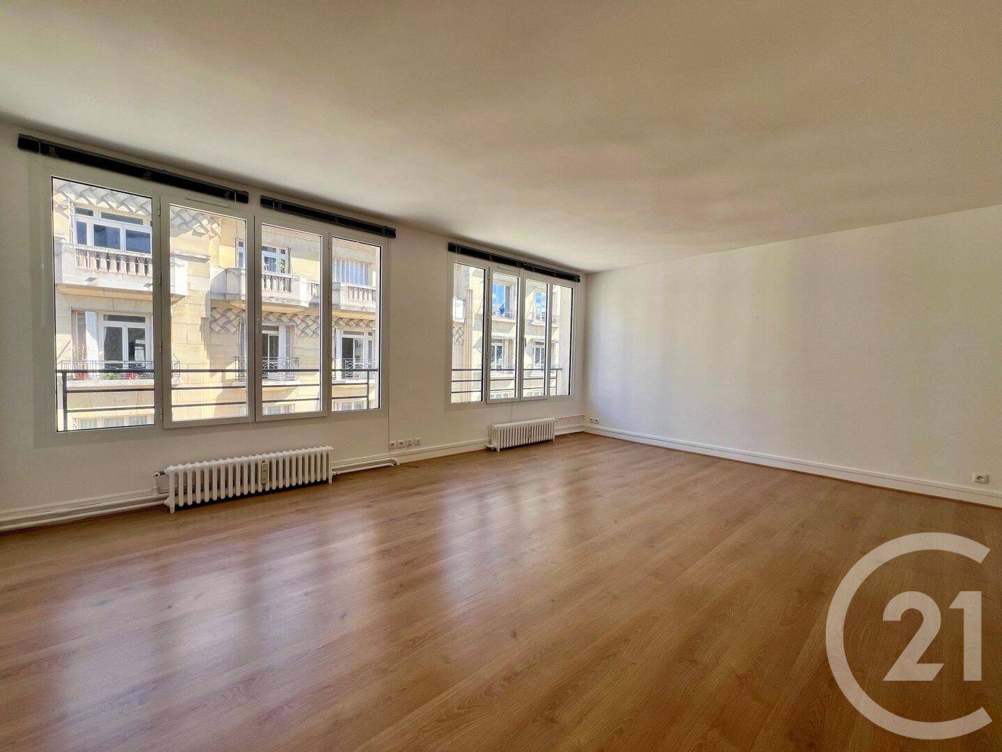 Appartement 3 pièces 78 m² · à Paris 7ème Arrondissement · 78,4 m² · 2 990 €/mois