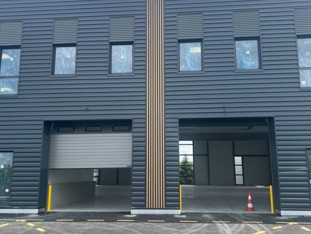 Local d'activités à louer 6 570 € 540 m² d'espace de stockage La Clef Saint Pierre Élancourt 78990