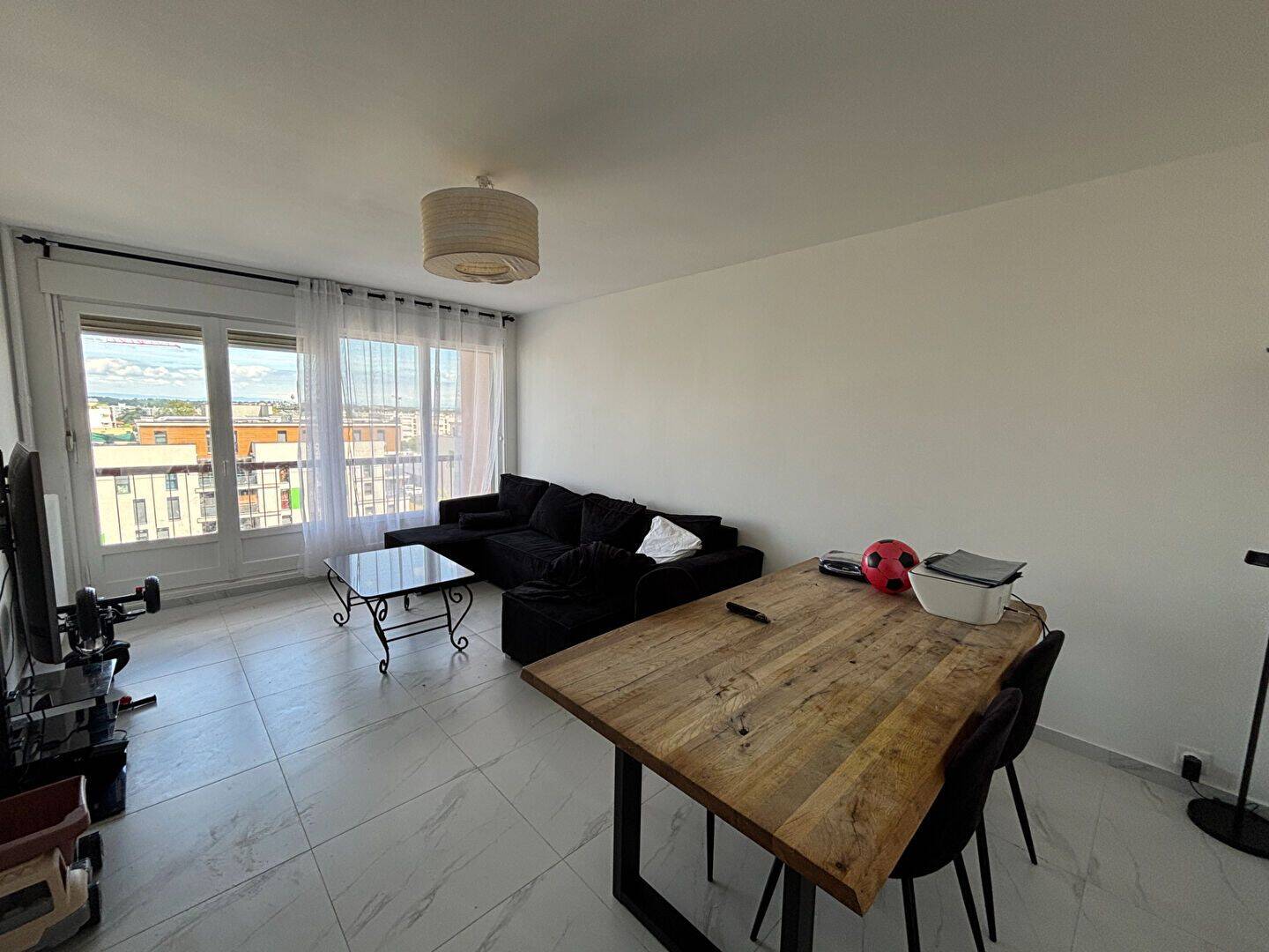 Appartement 4 pièces 82 m² · à Bron · 82,3 m² · 199 000 €
