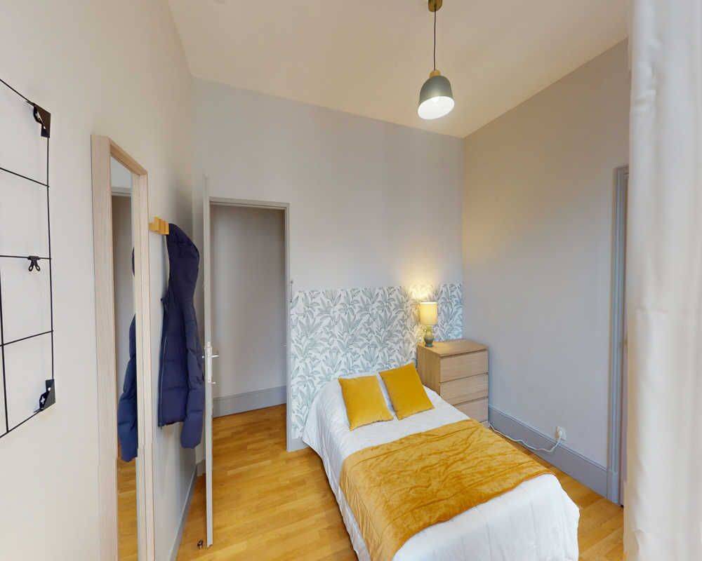 Appartement 7 pièces 150 m² · à Lyon 2ème Arrondissement · 150 m² · 820 €