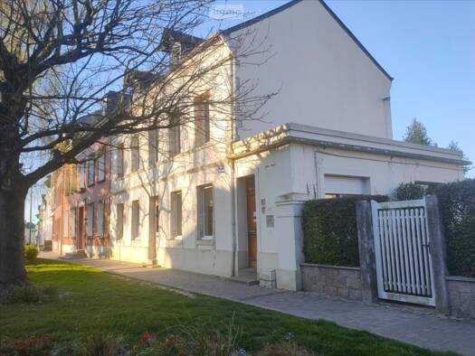 Local commercial à louer 1 700 € 203 m² de surface de vente Saint-Romain-de-Colbosc 76430