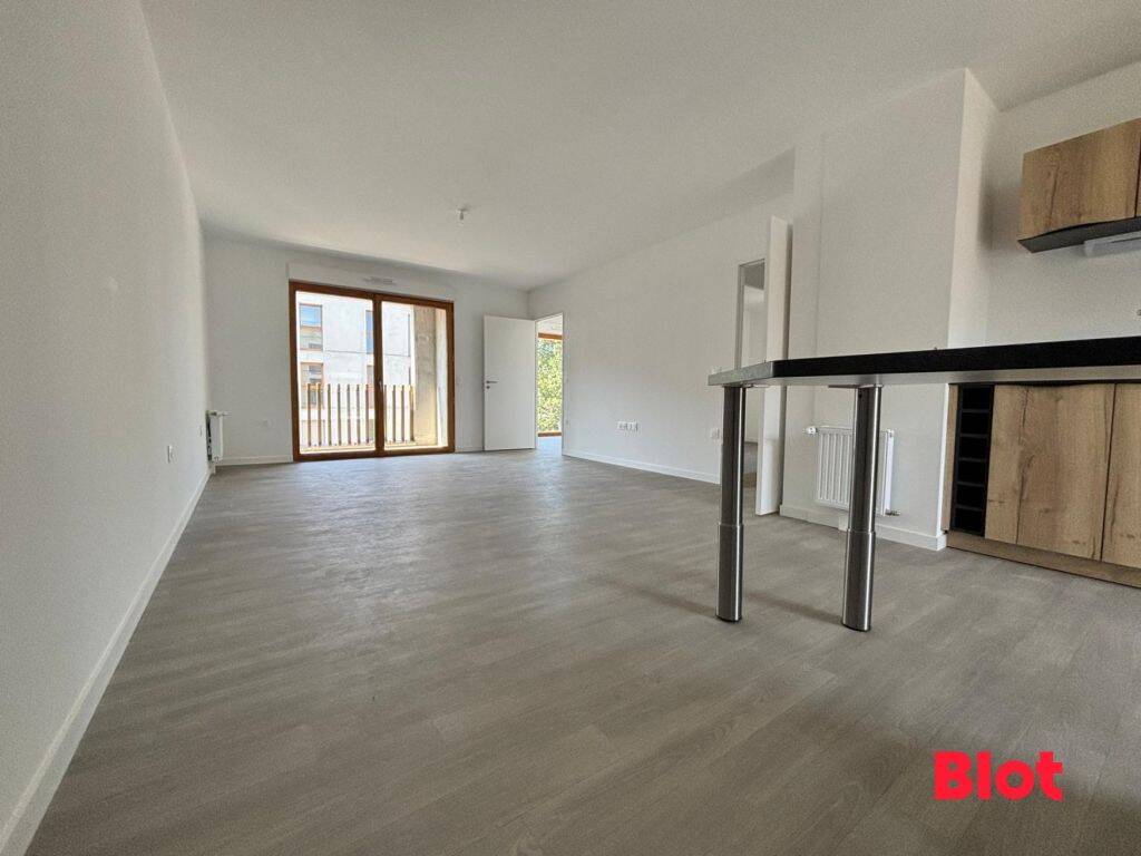 Appartement 4 pièces 81 m² · à Saint-Jacques-de-la-Lande · 81 m² · 950 €