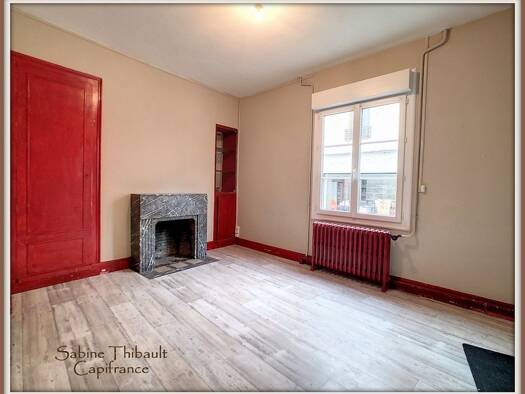 Immeuble à vendre 75 600 € 145 m² Nord Le Lude 72800