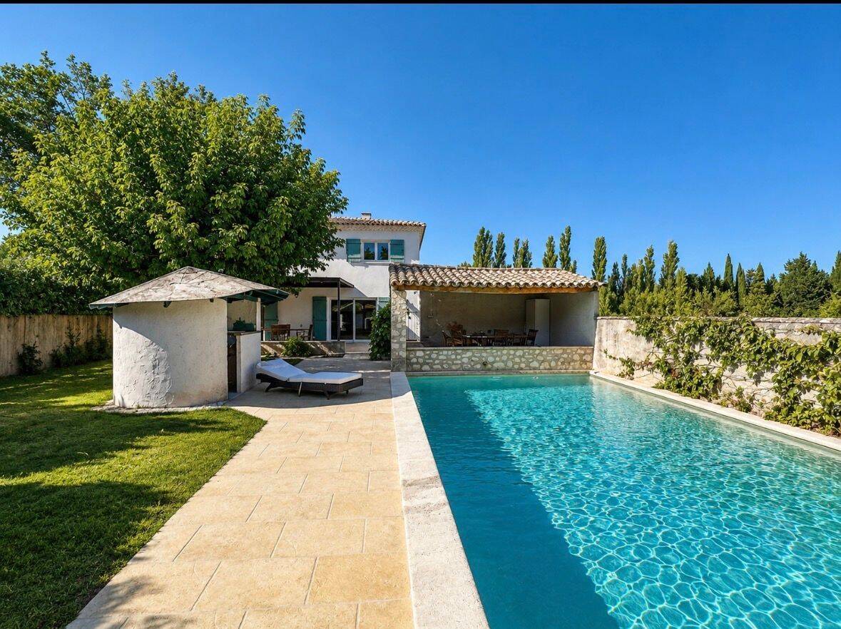 Maison 9 pièces 207 m² · à Mollégès · 207 m² · 669 000 €