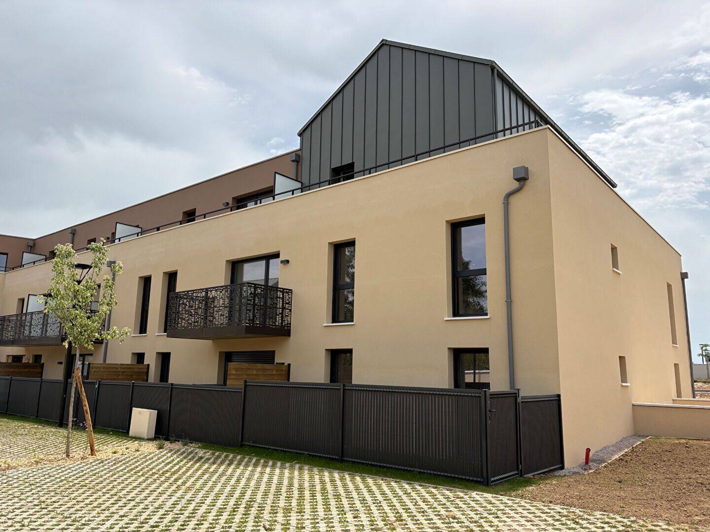 Appartement 3 pièces 61 m² · à Carpiquet · 60,8 m² · 845 €