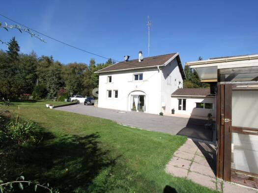 Maison à vendre 290 000 € 8 pièces 3 chambres 170 m² 1 869 m² de terrain Hadol 88220