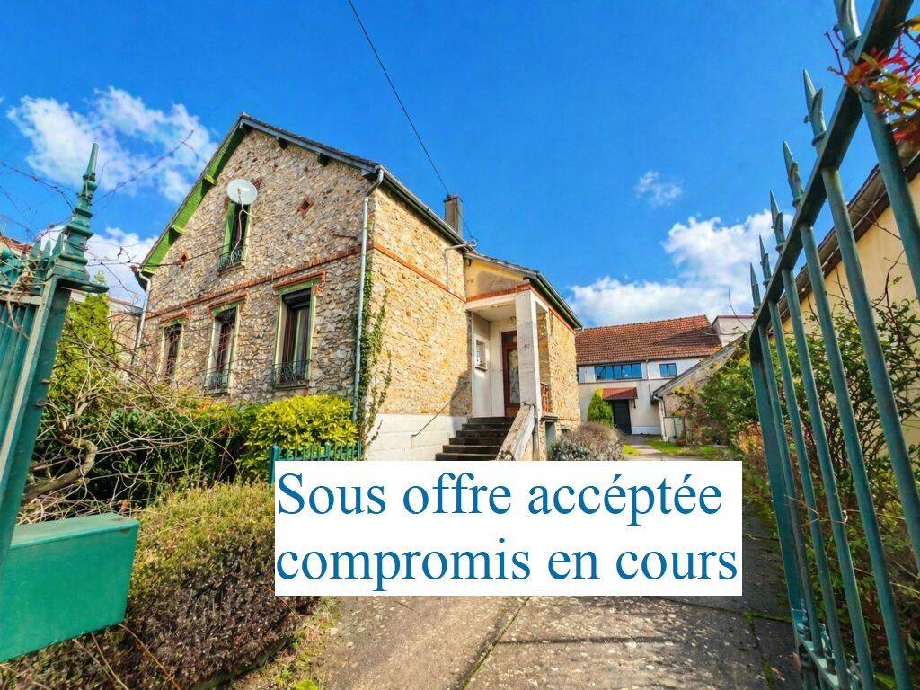 Maison 10 pièces 280 m² · à Vinneuf · 280 m² · 180 000 €